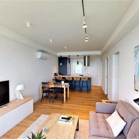 Perla - 'the Old Man' Front Line Apart Apartment